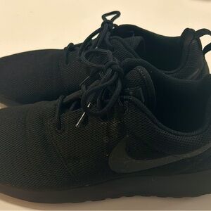 Nike Tennis Shoes Women’s 8.5